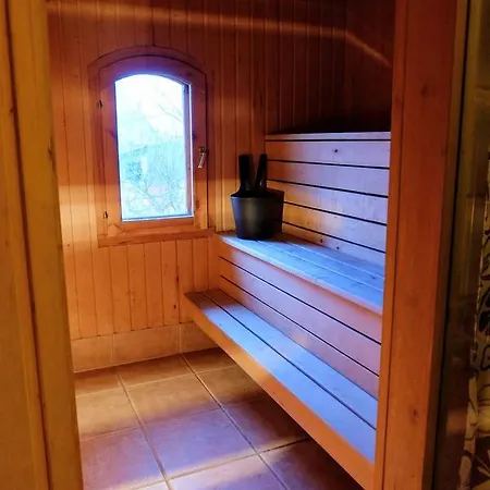 Apartment Dream - 3 Bedroom Old Town Penthouse With Sauna *